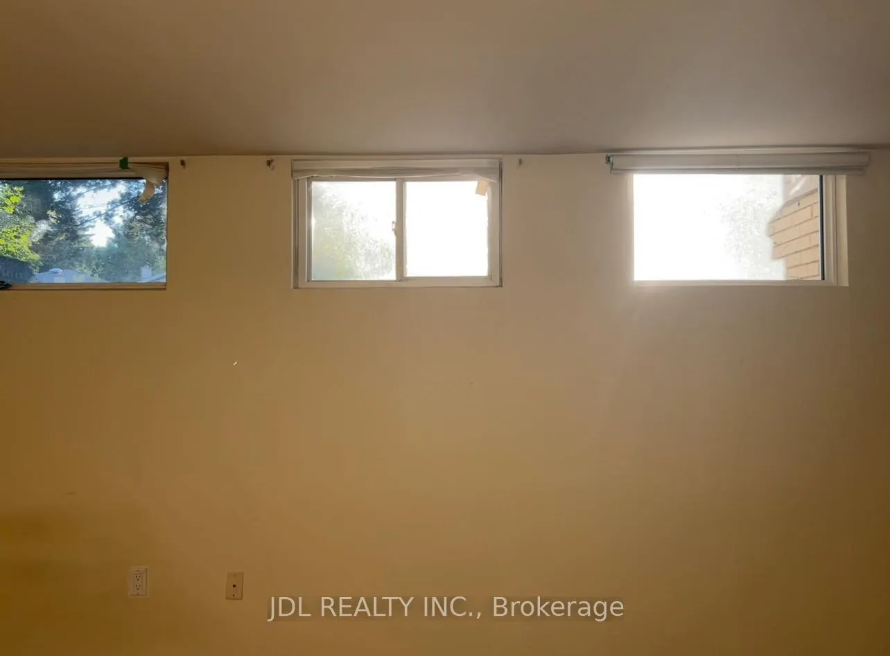 Photo 7 of Unit Bsmt, 23 Pineway Blvd, North York, Bayview Woods-Steeles — HOMEH