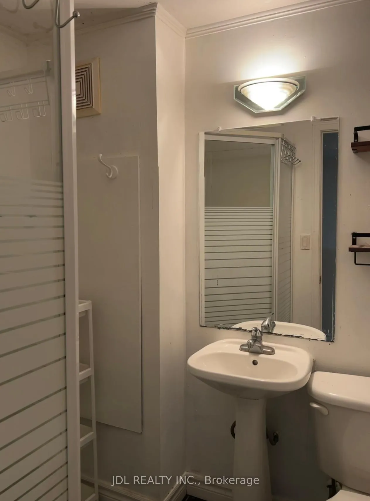 Photo 8 of Unit Bsmt, 23 Pineway Blvd, North York, Bayview Woods-Steeles — HOMEH