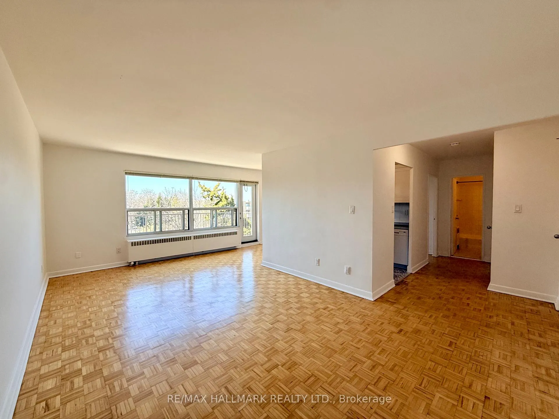 Photo 2 of Unit 403, 28 Upper Canada Drive, North York, St. Andrew-Windfields — HOMEH