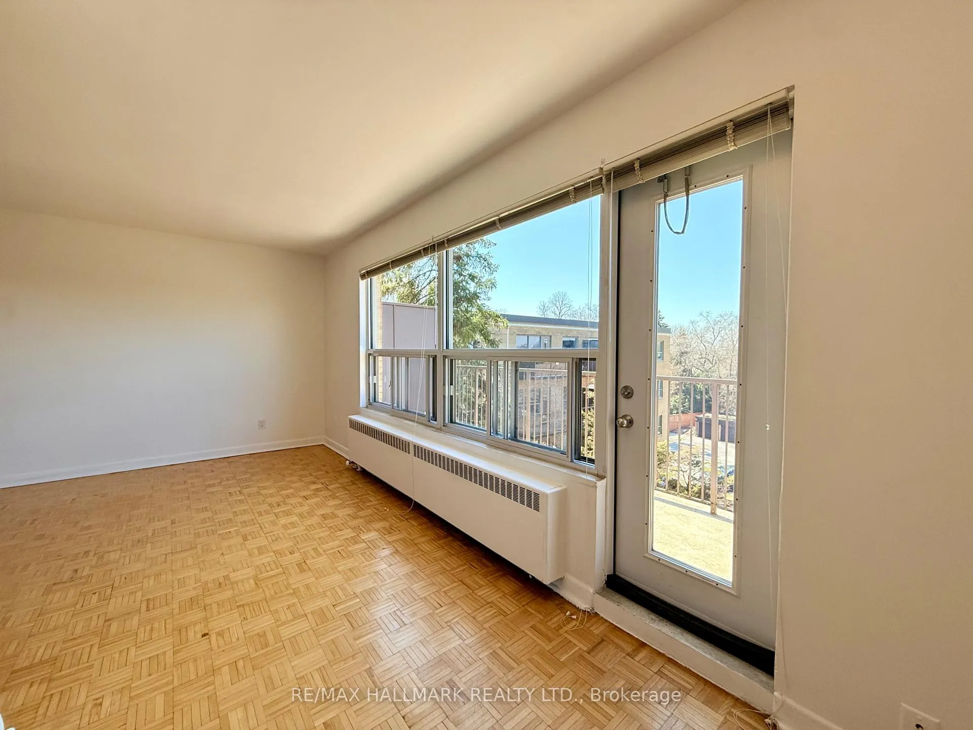 Photo 3 of Unit 403, 28 Upper Canada Drive, North York, St. Andrew-Windfields — HOMEH