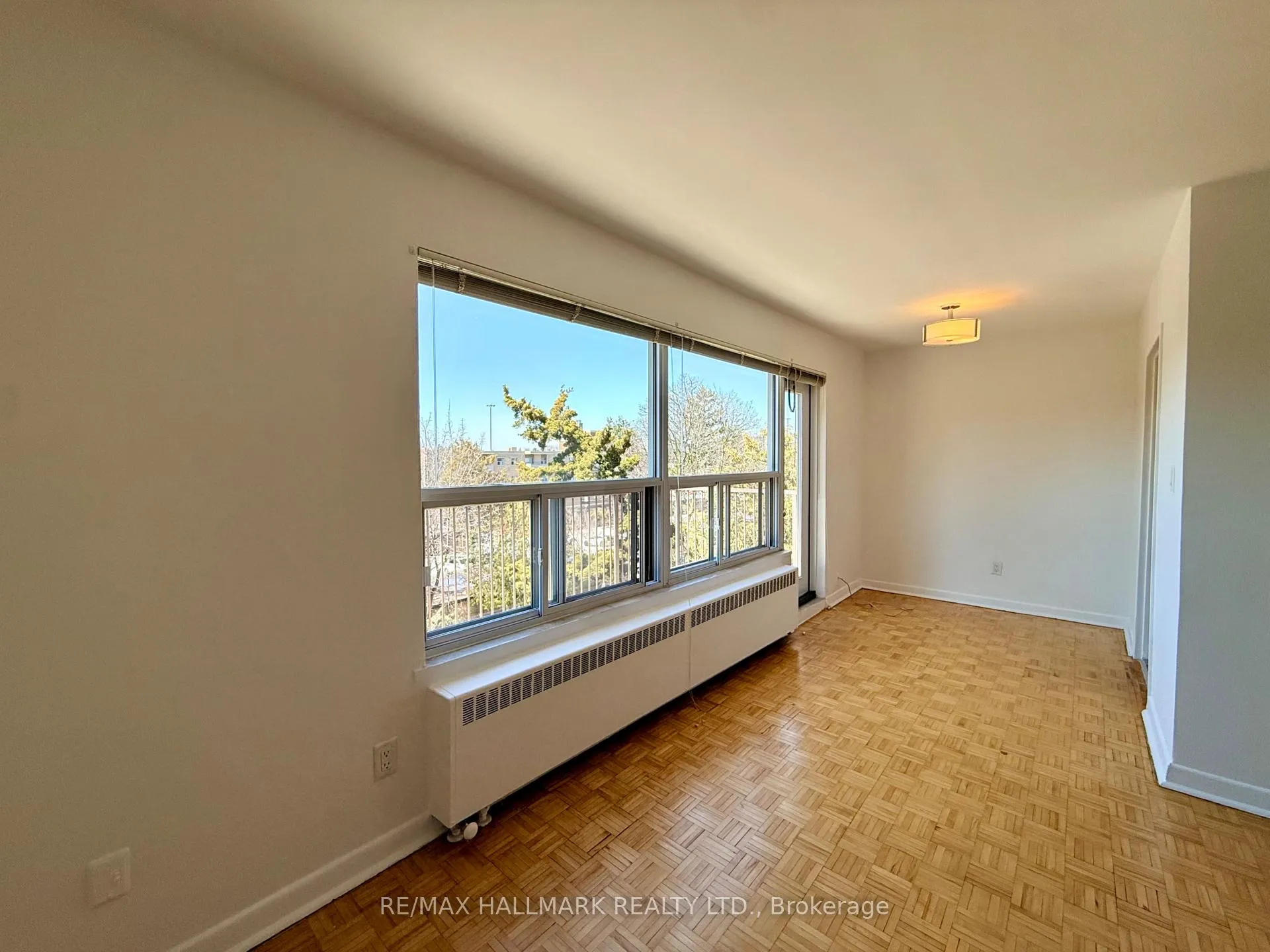 Photo 4 of Unit 403, 28 Upper Canada Drive, North York, St. Andrew-Windfields — HOMEH