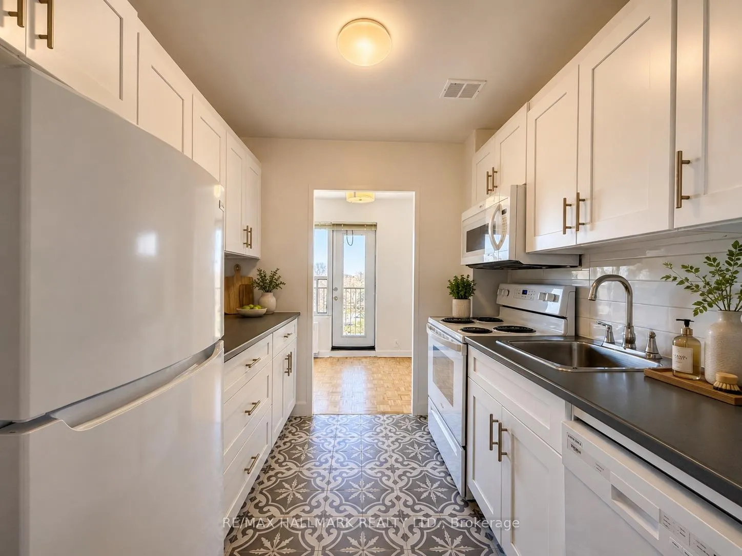 Photo 5 of Unit 403, 28 Upper Canada Drive, North York, St. Andrew-Windfields — HOMEH
