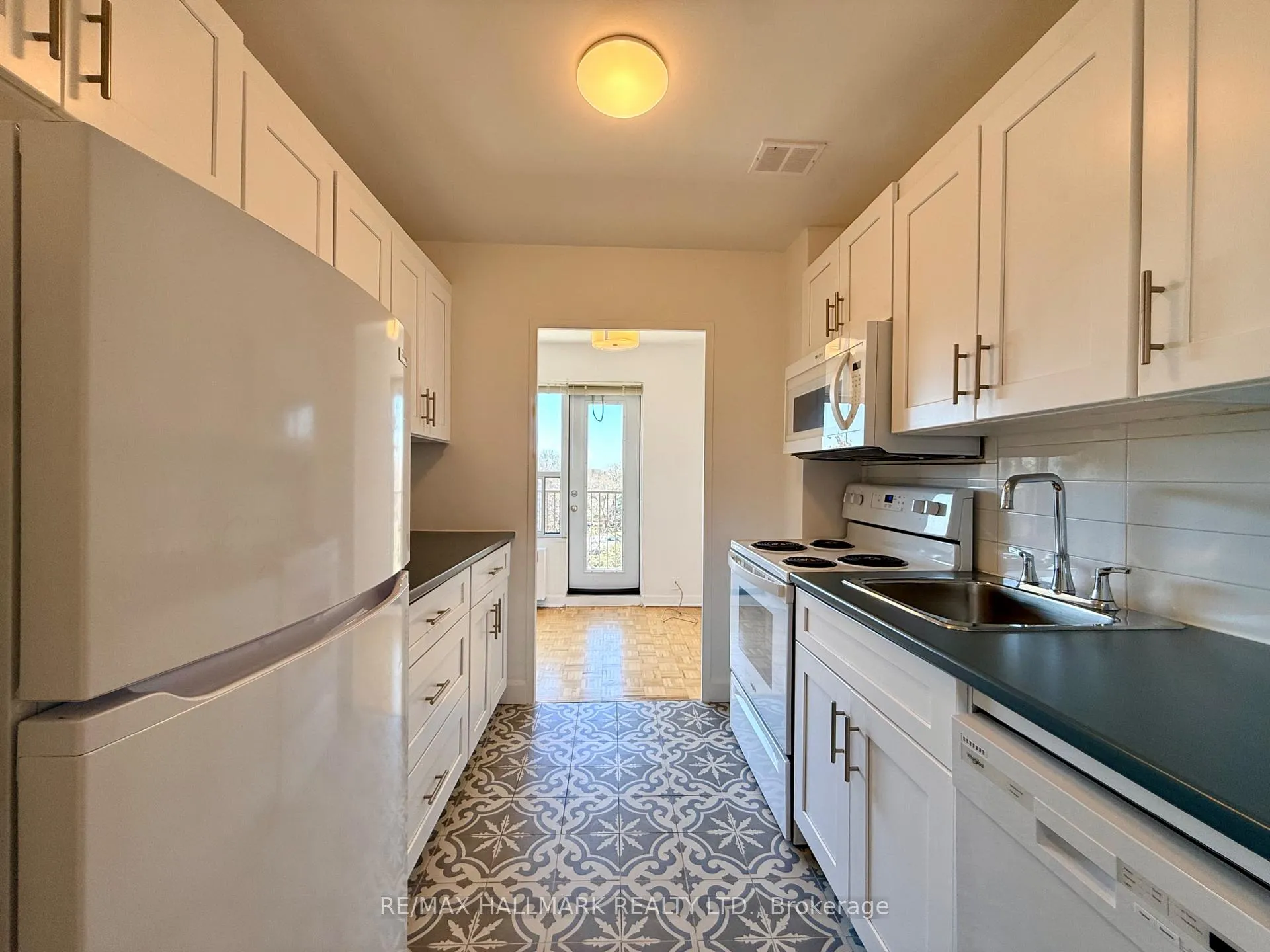 Photo 6 of Unit 403, 28 Upper Canada Drive, North York, St. Andrew-Windfields — HOMEH
