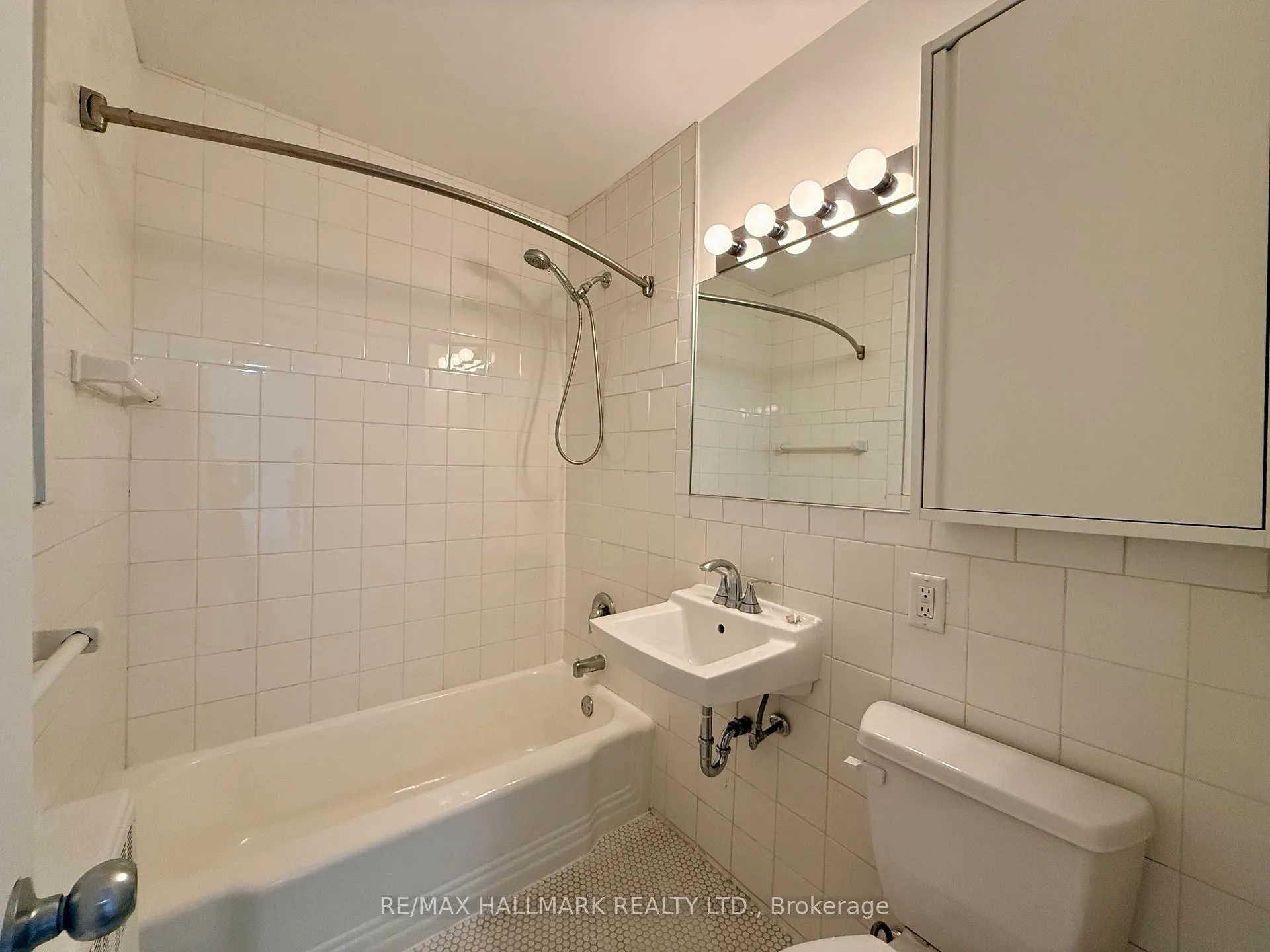 Photo 8 of Unit 403, 28 Upper Canada Drive, North York, St. Andrew-Windfields — HOMEH