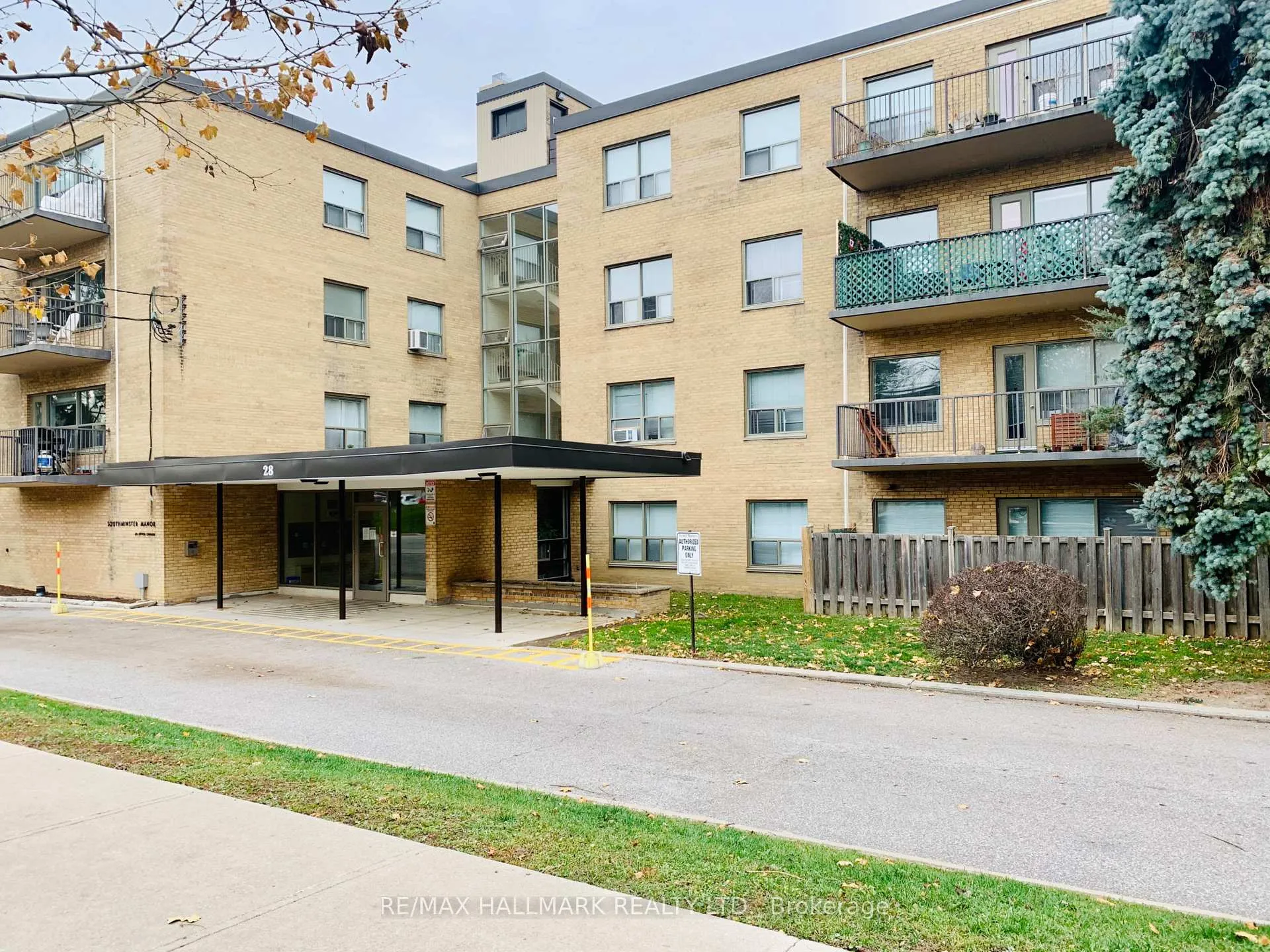 Photo 12 of Unit 403, 28 Upper Canada Drive, North York, St. Andrew-Windfields — HOMEH