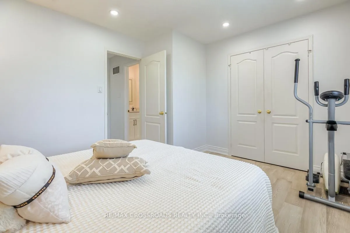 Photo 21 of 8 Larissa Court, Vaughan, Maple — HOMEH
