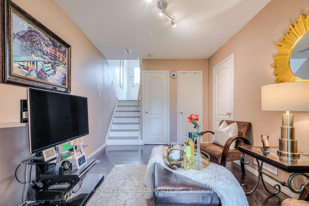 Photo 28 of 8 Larissa Court, Vaughan, Maple — HOMEH