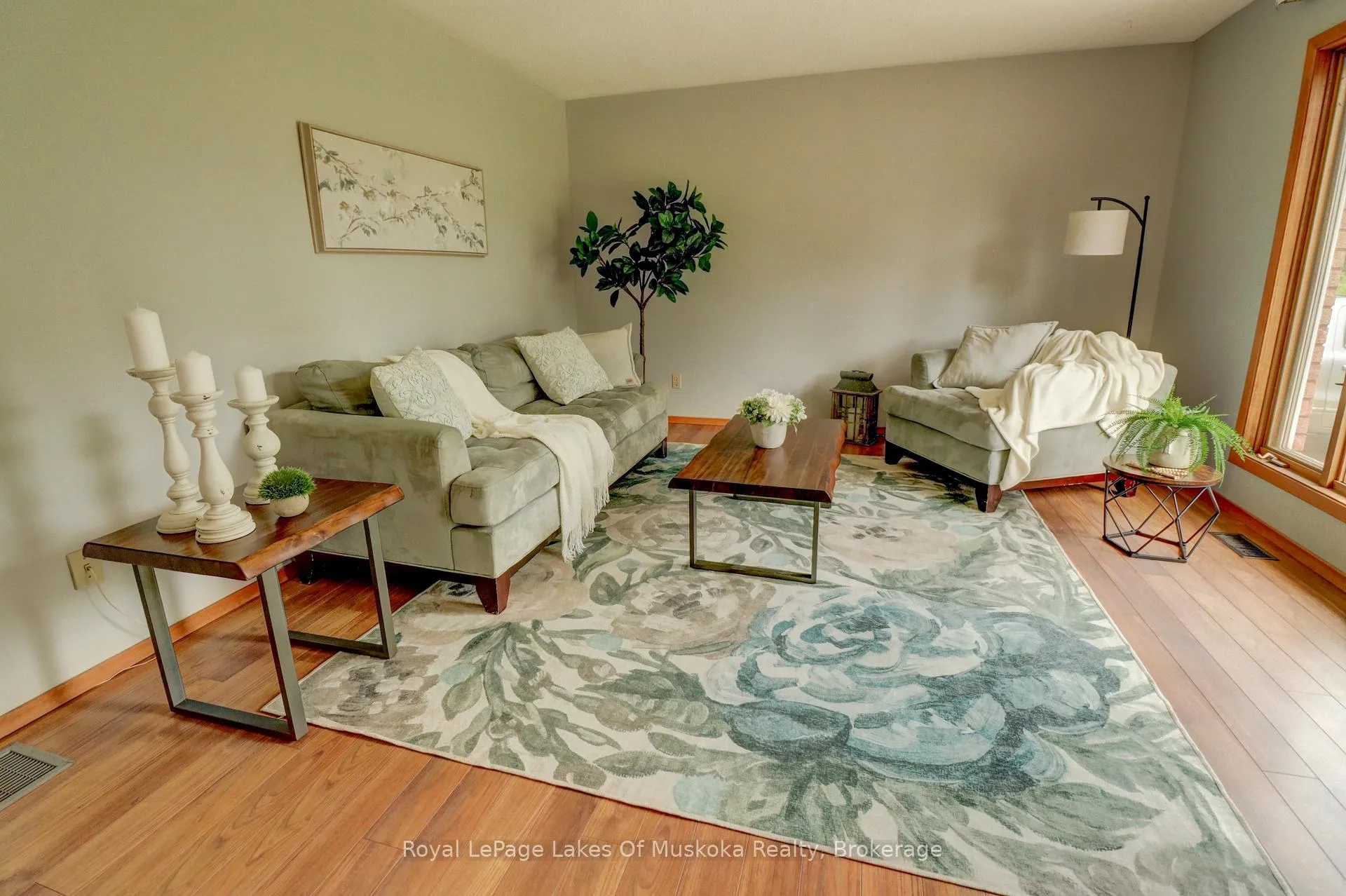Photo 2 of 2 Quirt Crescent, Sundridge — HOMEH