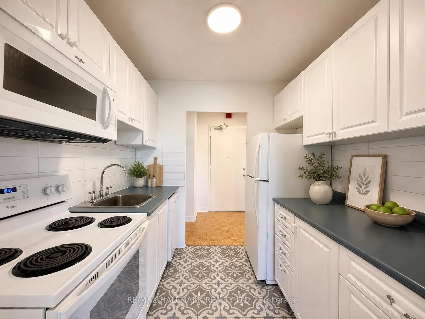 Photo 5 of Unit 301, 30 Upper Canada Drive, North York, St. Andrew-Windfields — HOMEH