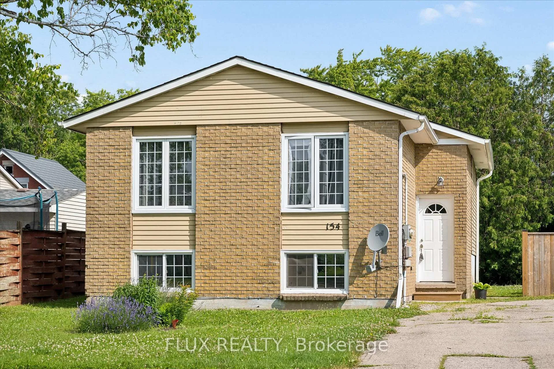 Photo 1 of 154 Graham Crescent, Stratford — HOMEH