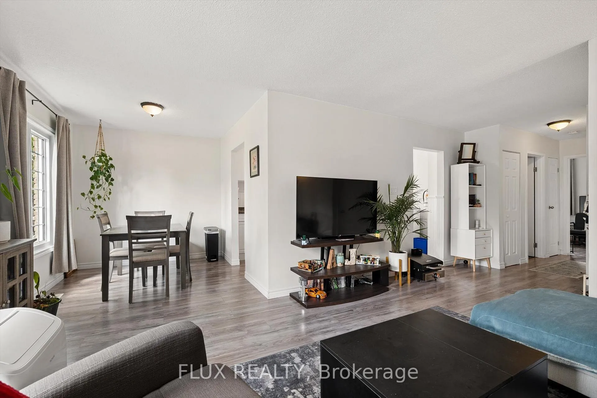 Photo 4 of 154 Graham Crescent, Stratford — HOMEH