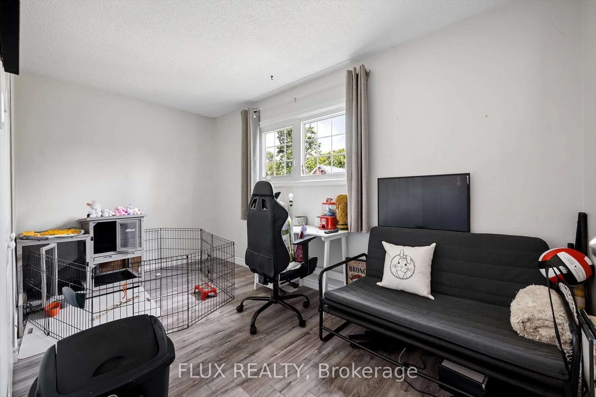Photo 14 of 154 Graham Crescent, Stratford — HOMEH