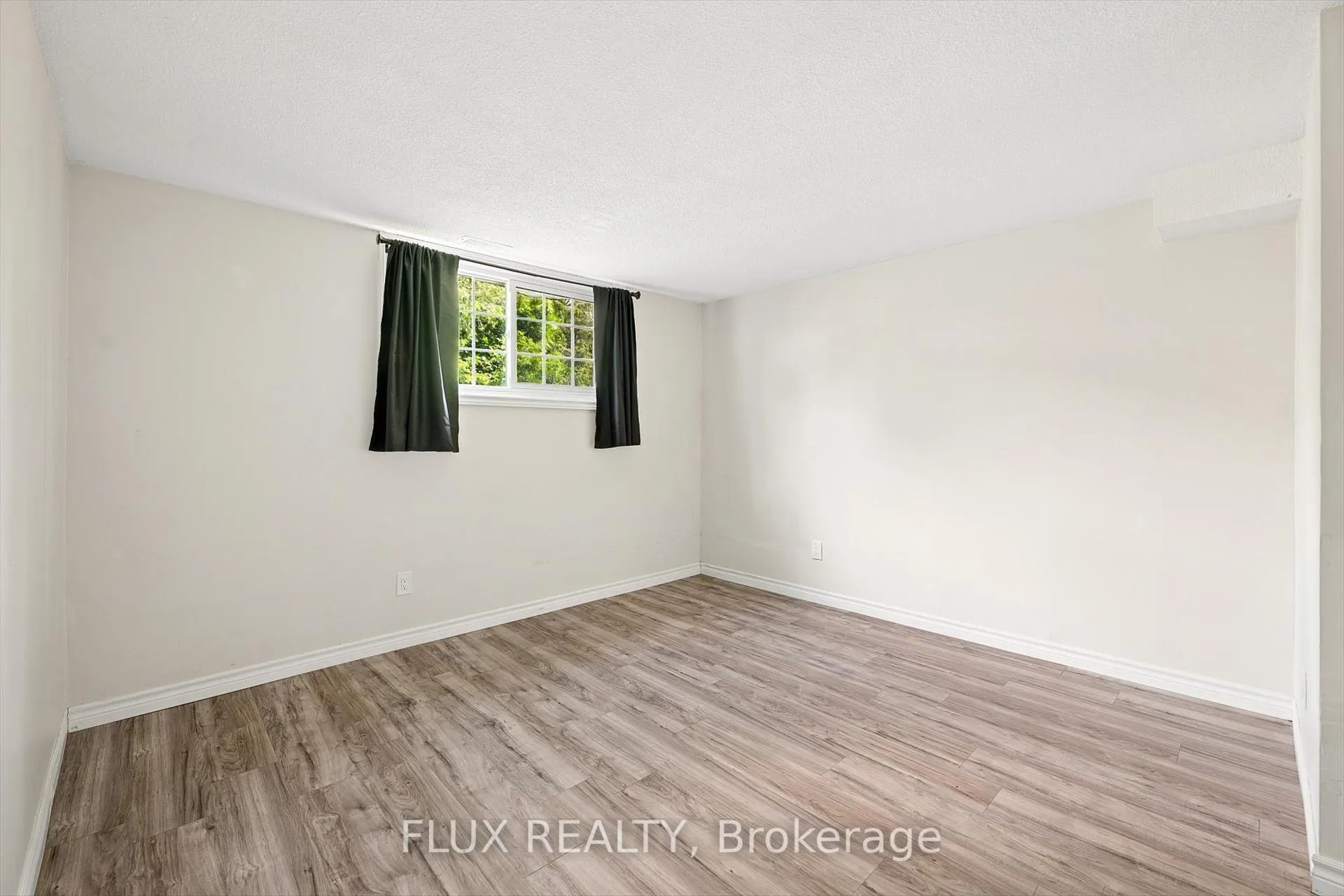 Photo 26 of 154 Graham Crescent, Stratford — HOMEH