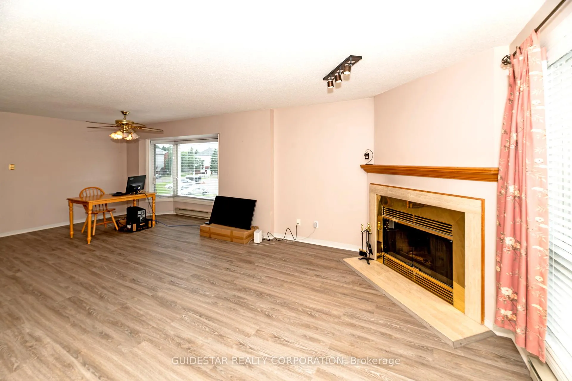 Photo 2 of 288 Briston Private, Ottawa, Hunt Club Park — HOMEH