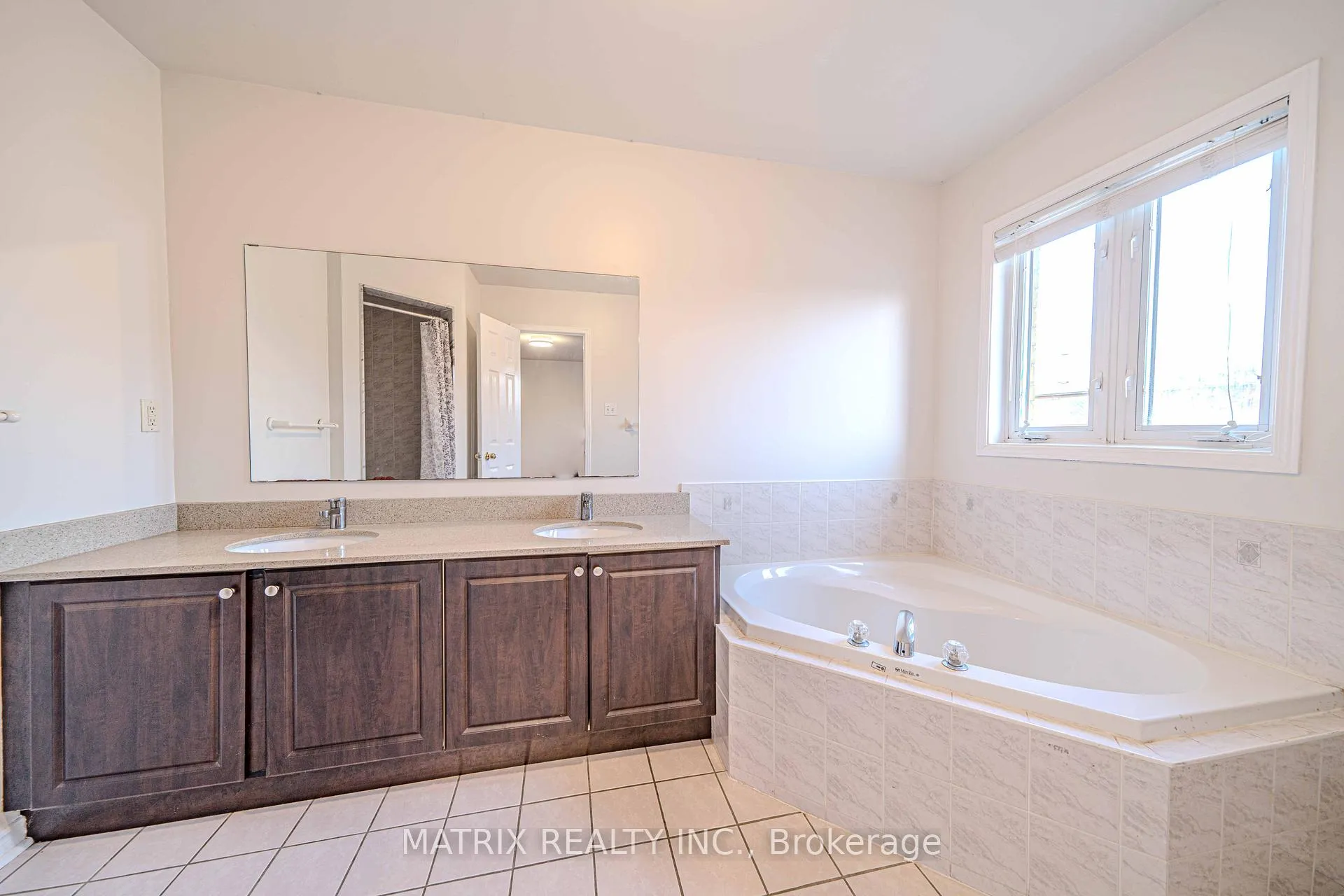 Photo 18 of 1 Apollo Road, Markham, Middlefield — HOMEH