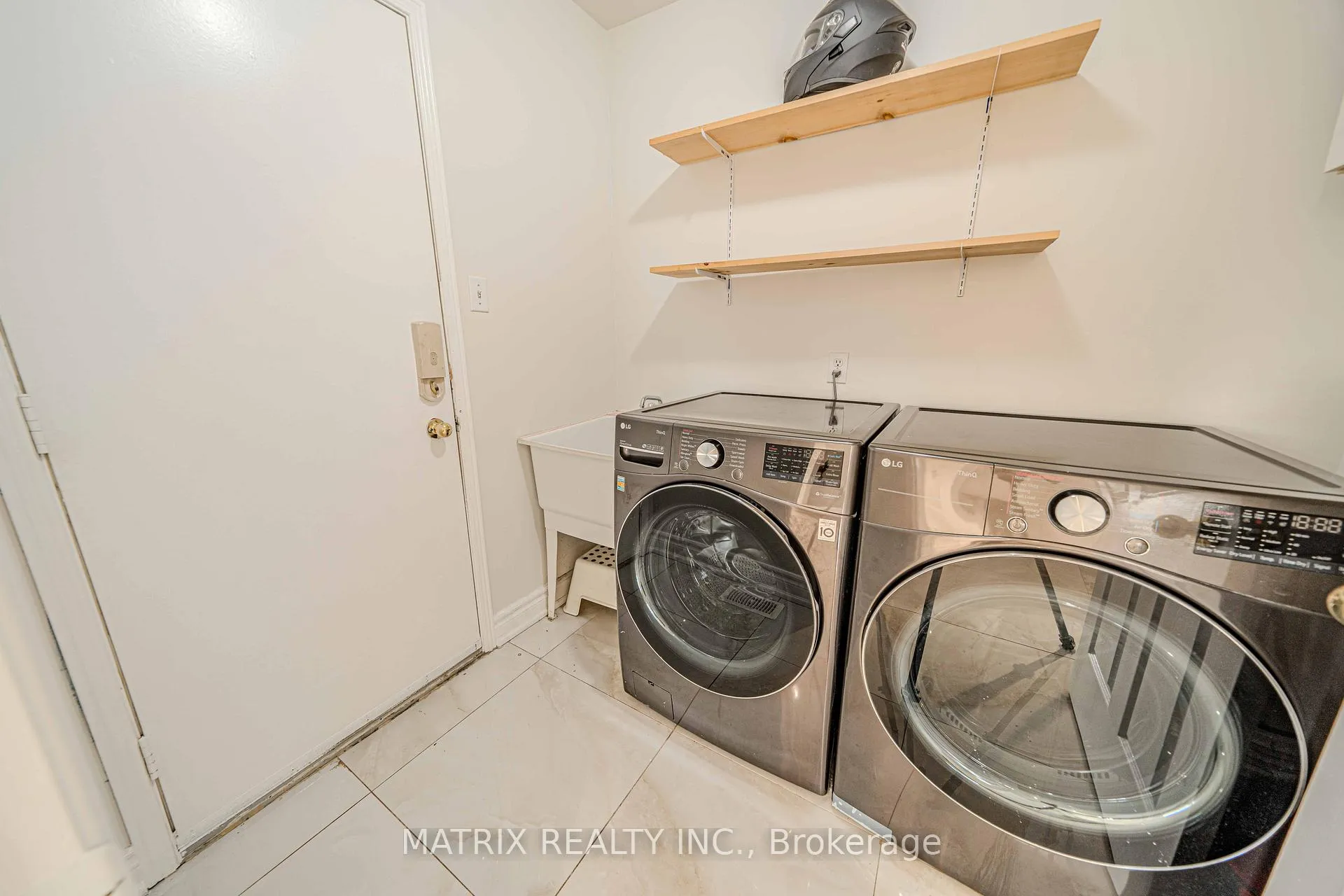 Photo 35 of 1 Apollo Road, Markham, Middlefield — HOMEH