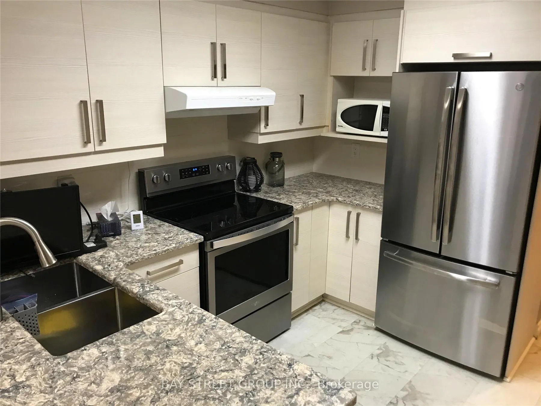 Photo 2 of 331 Green Lane, Markham, Thornlea — HOMEH