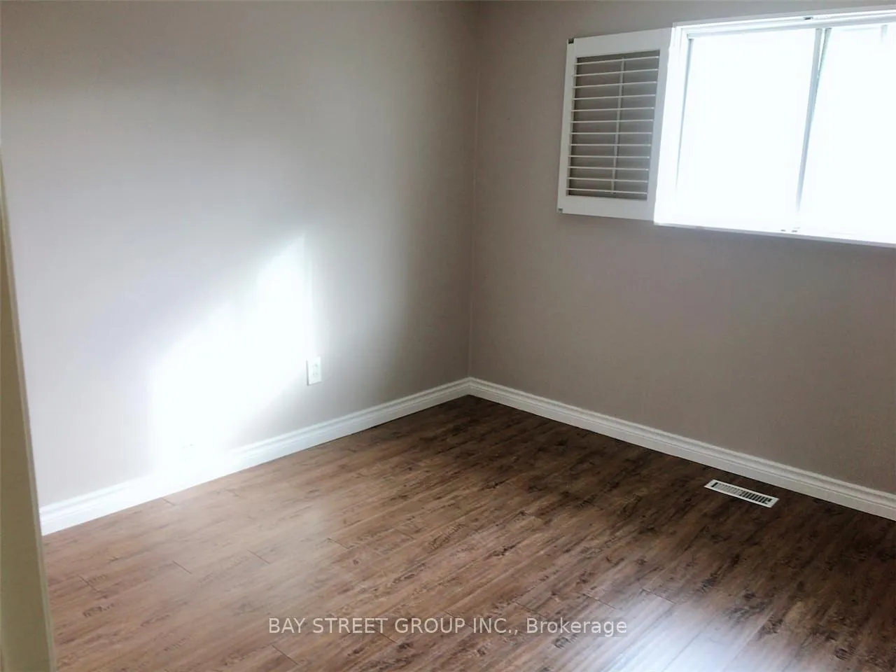 Photo 15 of 331 Green Lane, Markham, Thornlea — HOMEH