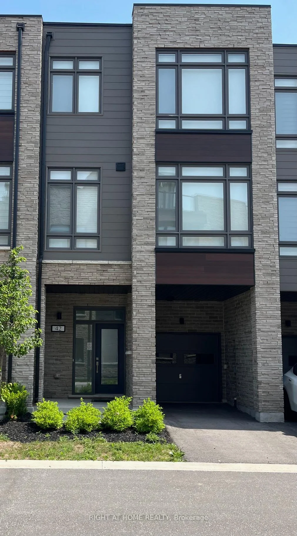 Front of 42 Wyn Wood Lane