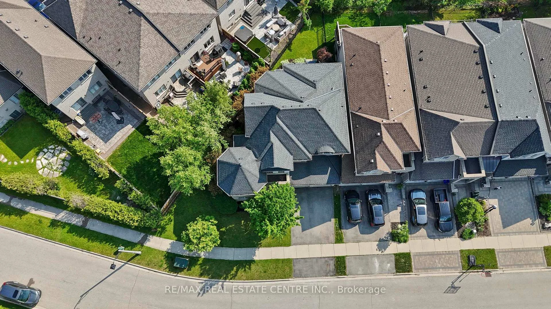 Photo 2 of 2454 Springforest Drive, Oakville, Bronte Creek — HOMEH