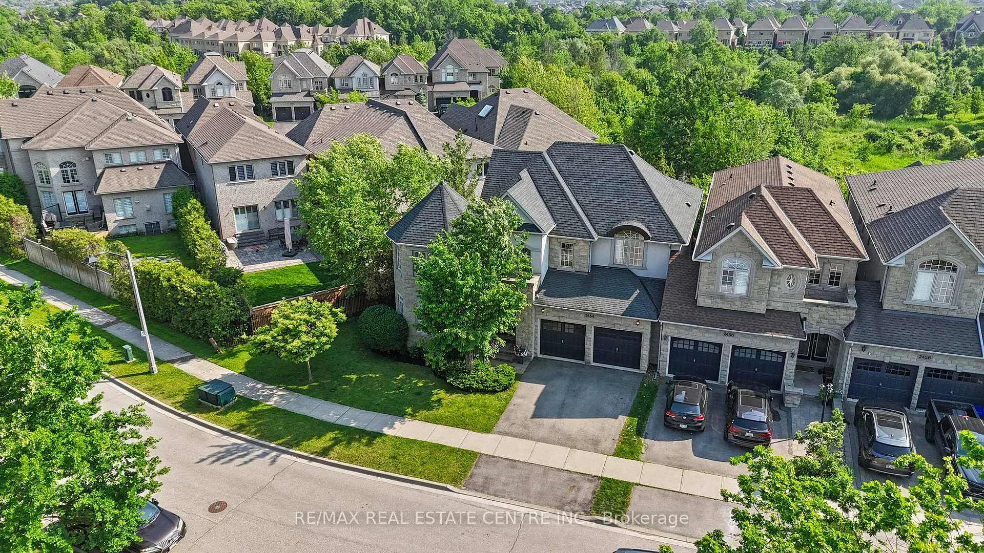 Photo 4 of 2454 Springforest Drive, Oakville, Bronte Creek — HOMEH