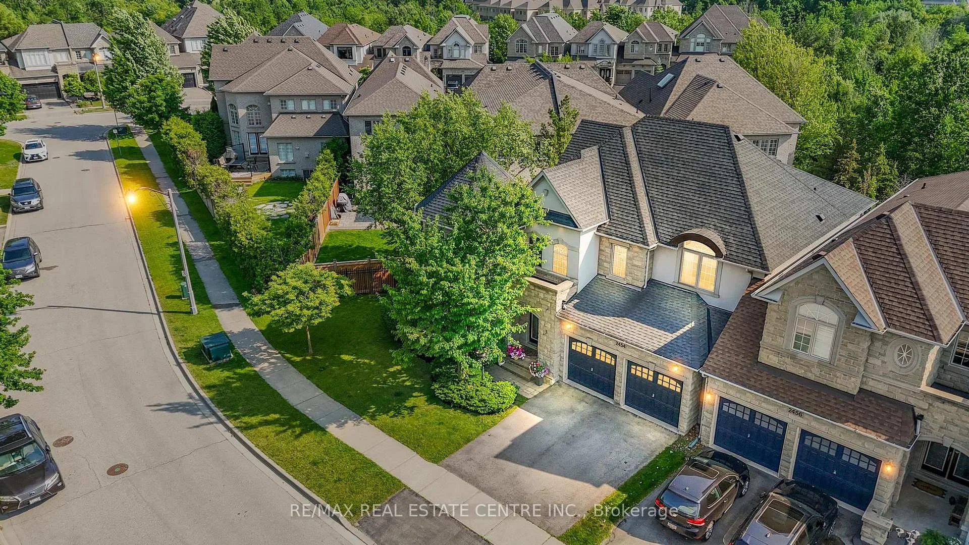 Photo 7 of 2454 Springforest Drive, Oakville, Bronte Creek — HOMEH