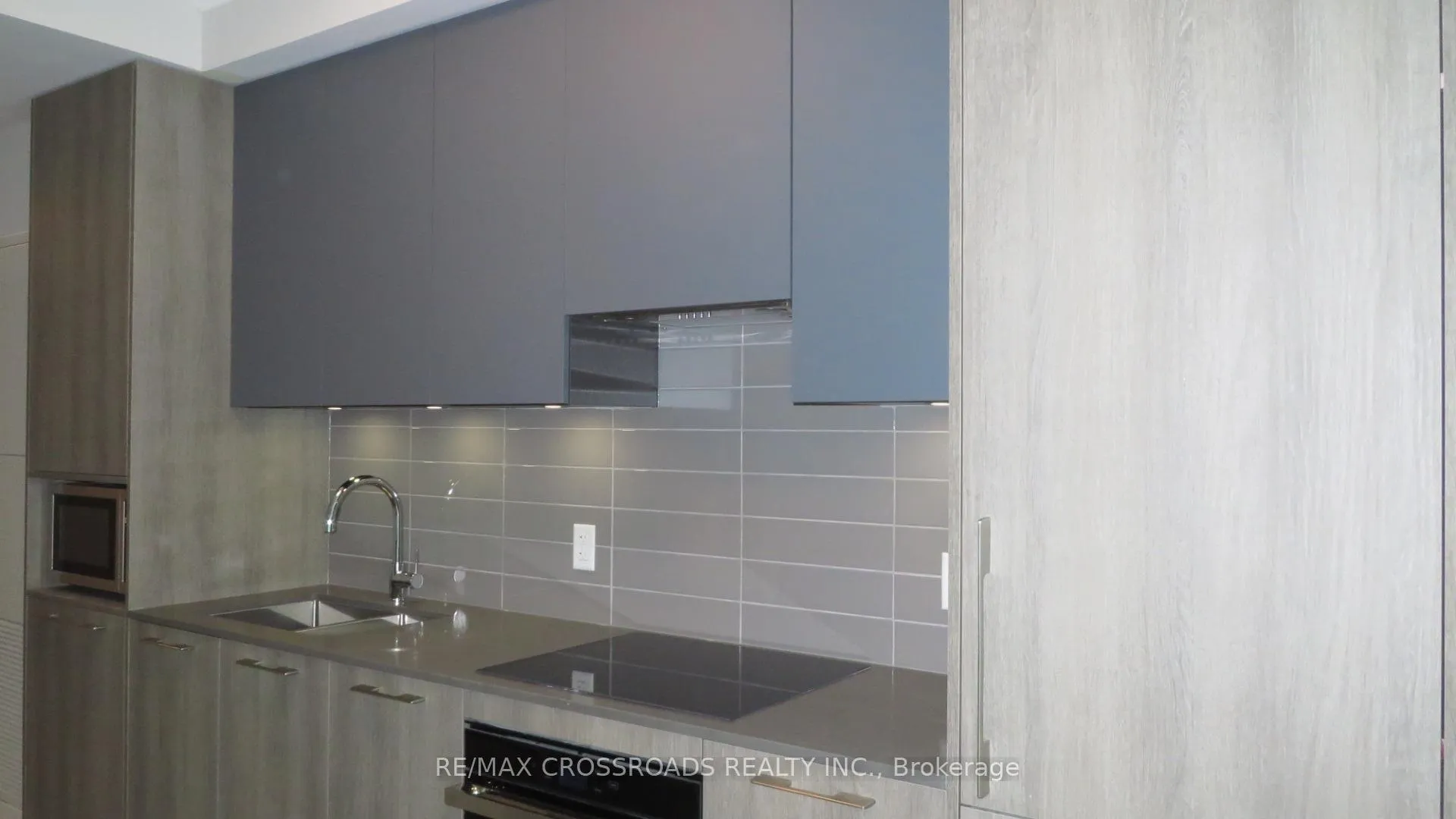 Photo 4 of Unit 610, 18 Water Walk Drive, Markham, Unionville — HOMEH