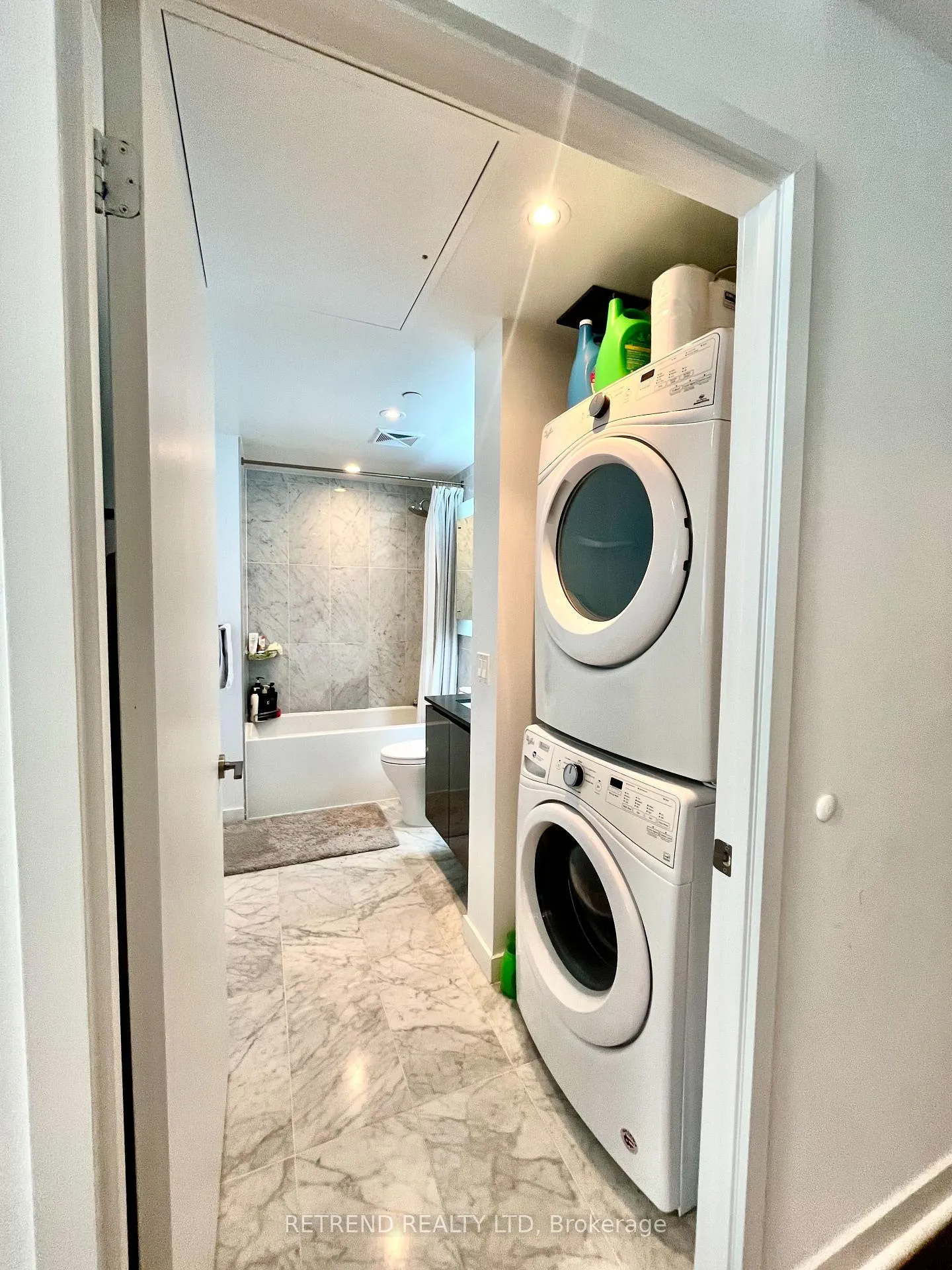 Photo 4 of Unit 706, 115 Mcmahon Drive, North York, Bayview Village — HOMEH