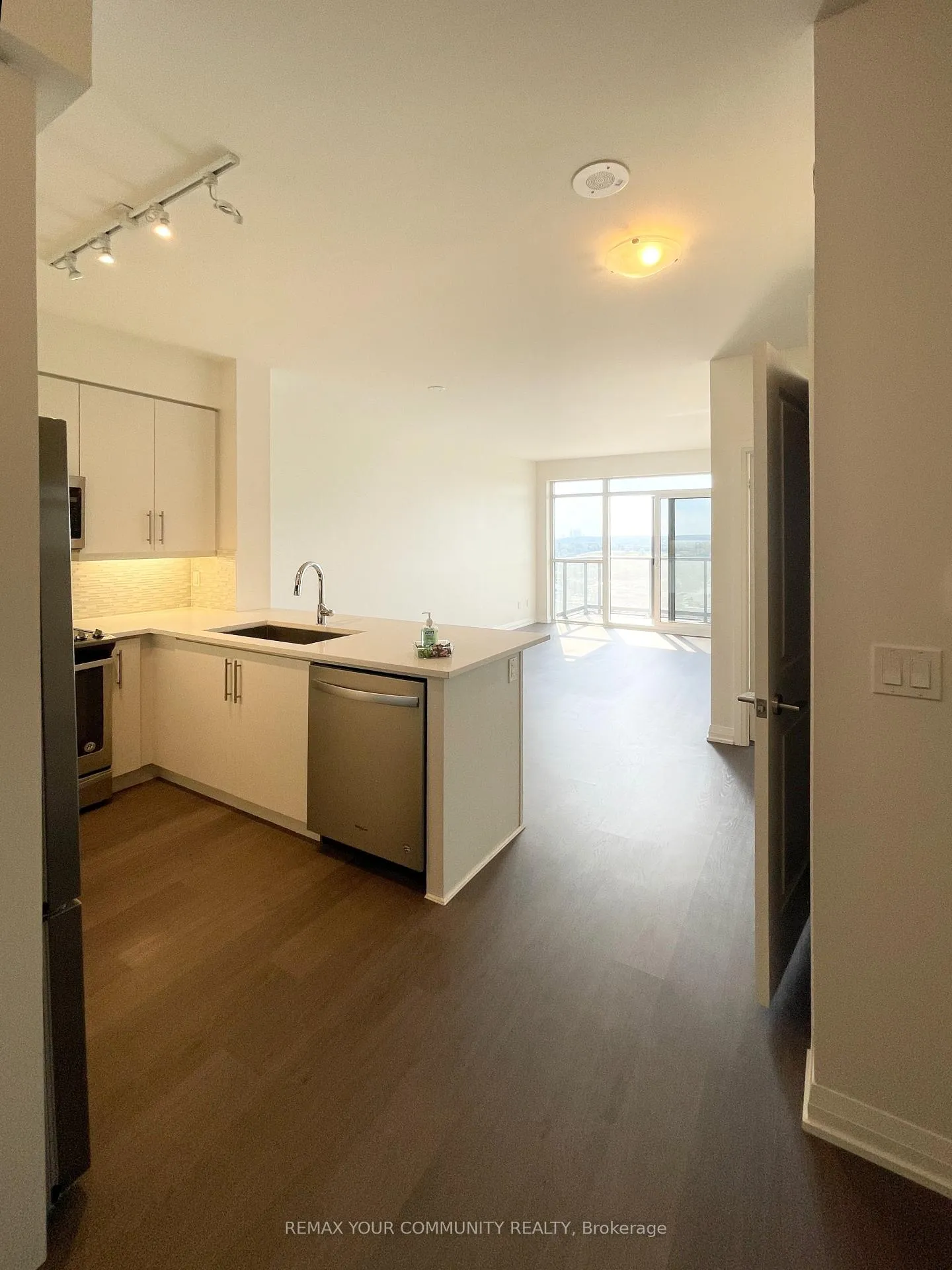 Photo 7 of Unit 1206, 65 Oneida Crescent, Richmond Hill, Langstaff — HOMEH