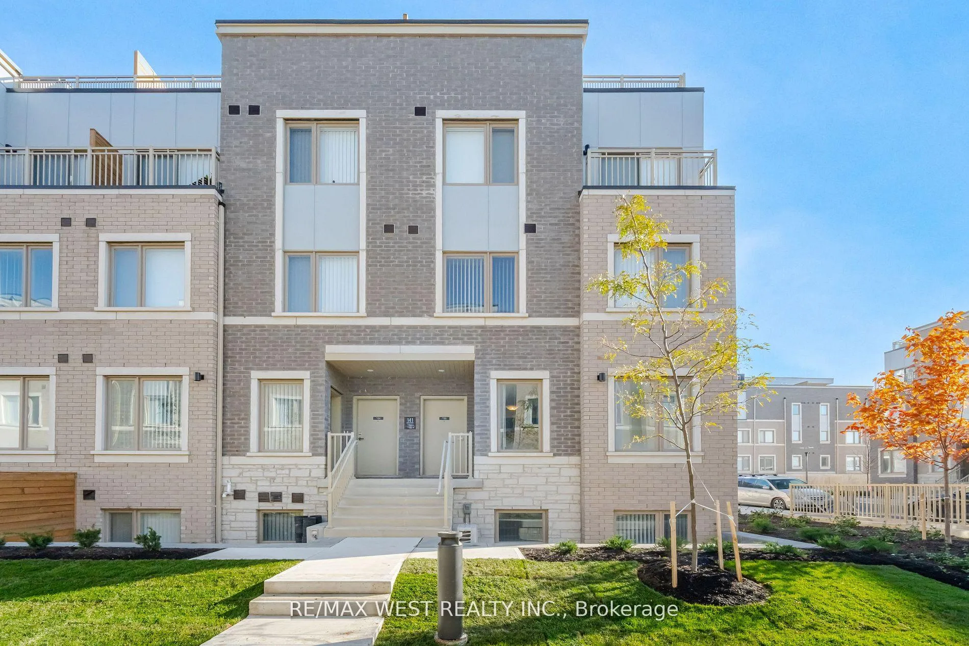 Front of Unit 195, 141 Honeycrisp Crescent