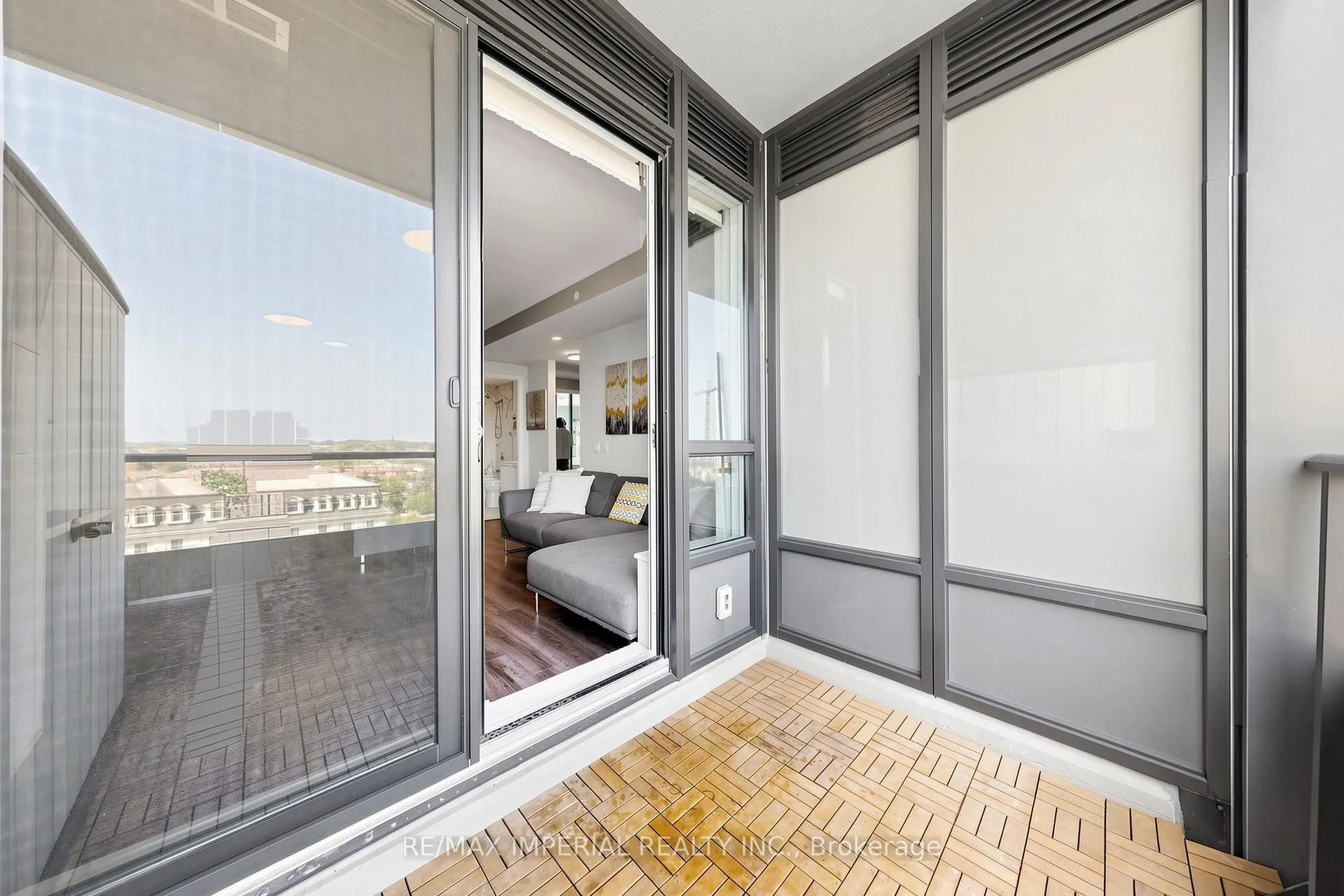 Photo 12 of Unit 910, 38 Water Walk Drive, Markham, Unionville — HOMEH
