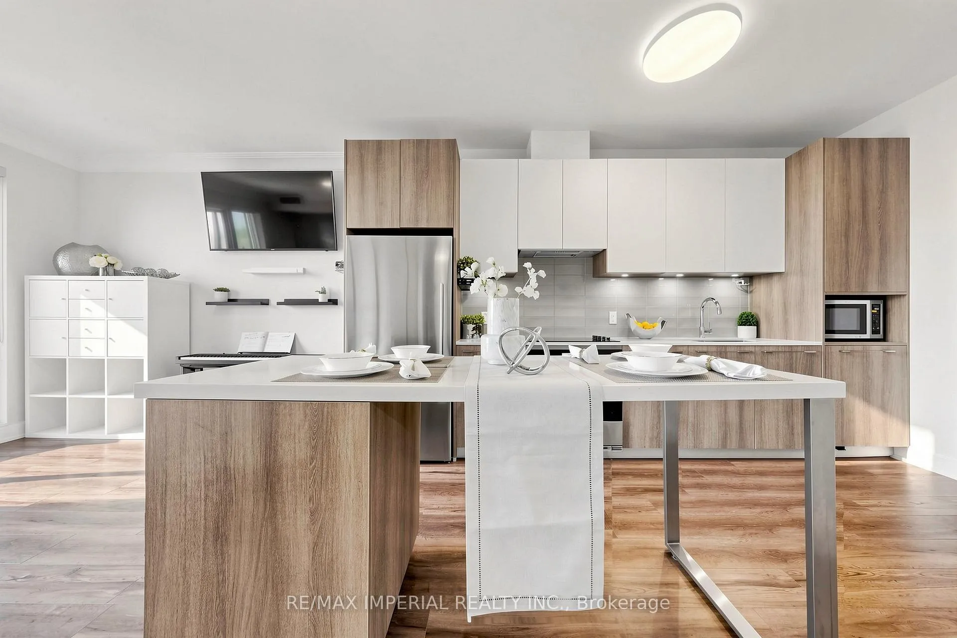 Photo 13 of Unit 910, 38 Water Walk Drive, Markham, Unionville — HOMEH