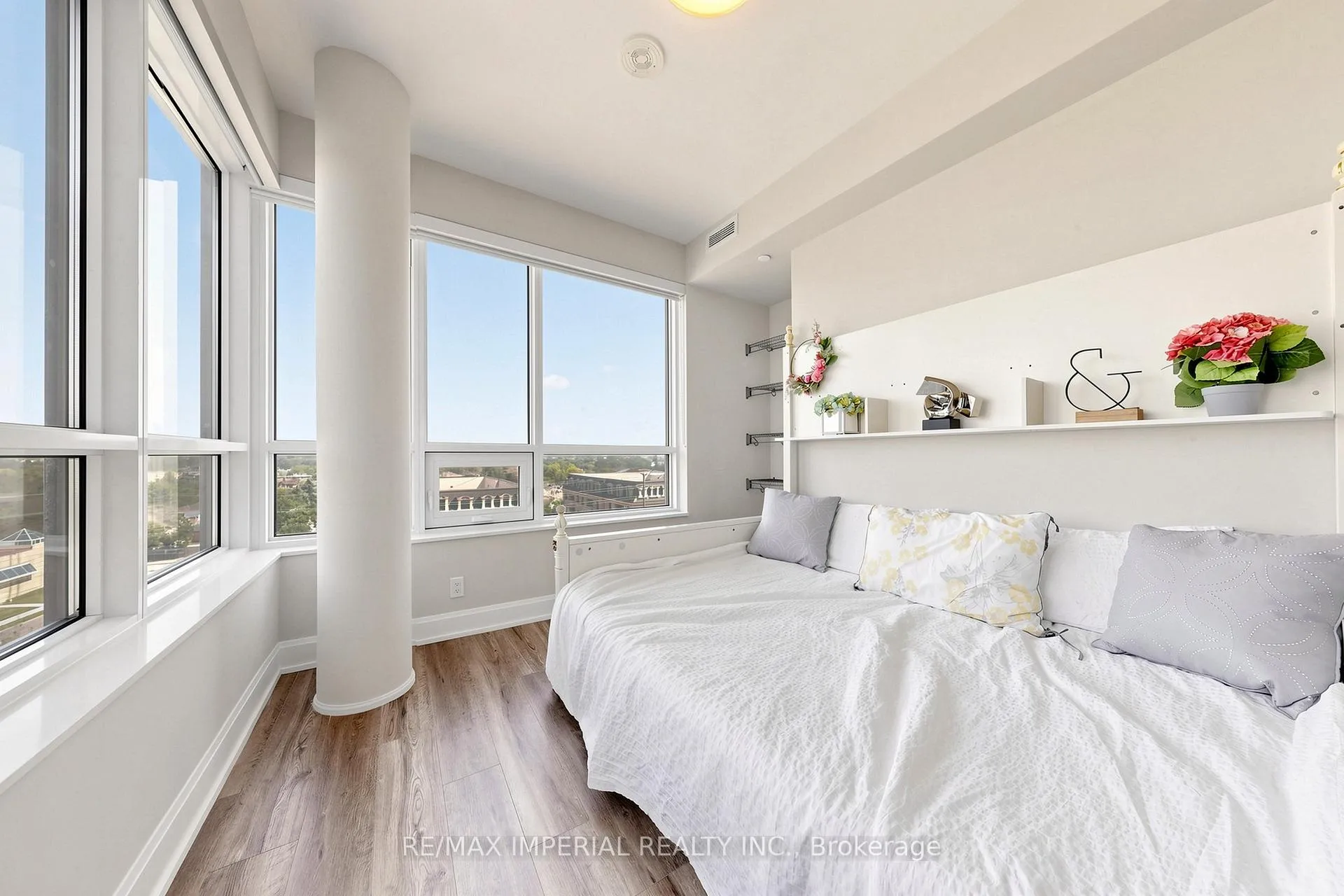 Photo 26 of Unit 910, 38 Water Walk Drive, Markham, Unionville — HOMEH