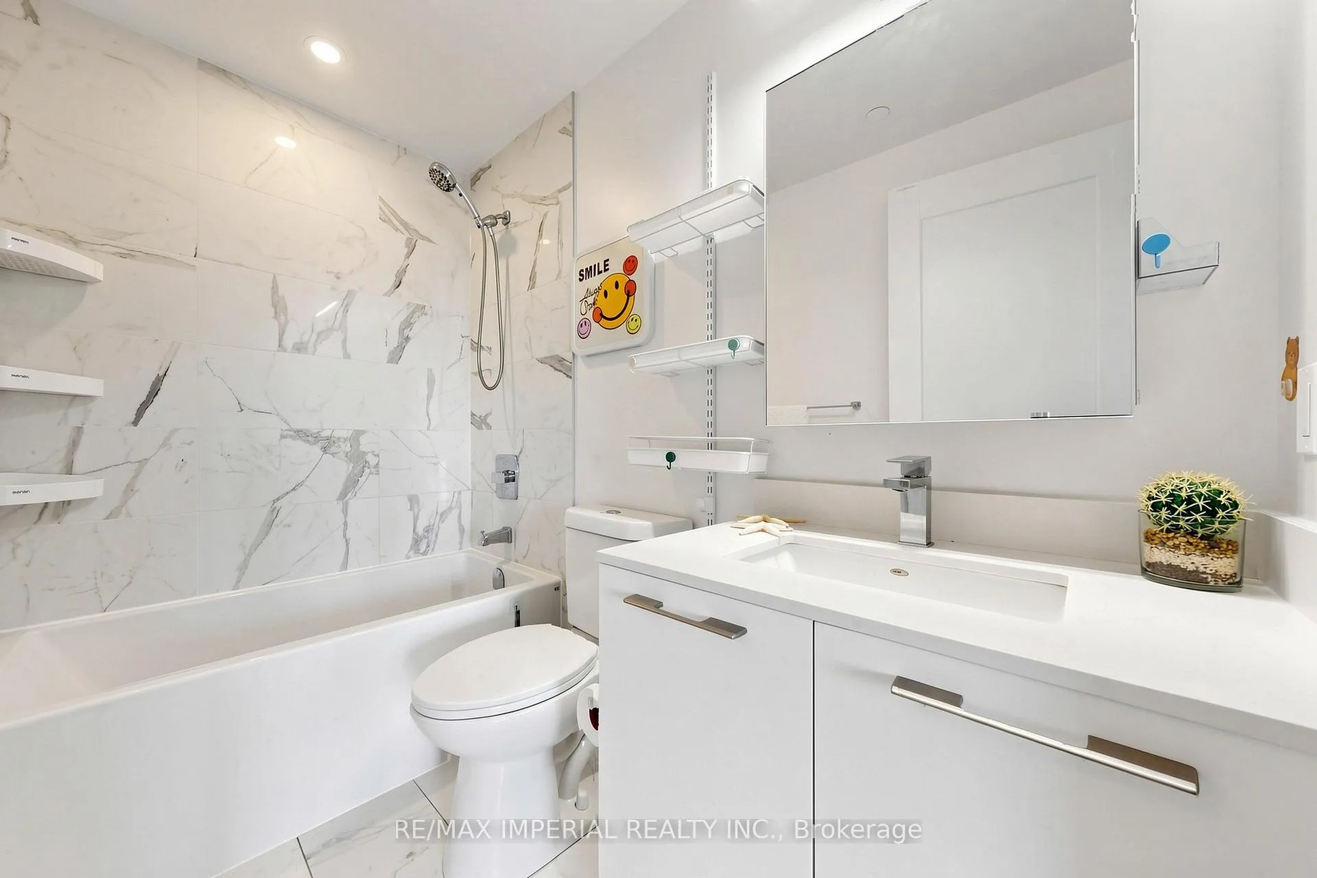 Photo 27 of Unit 910, 38 Water Walk Drive, Markham, Unionville — HOMEH