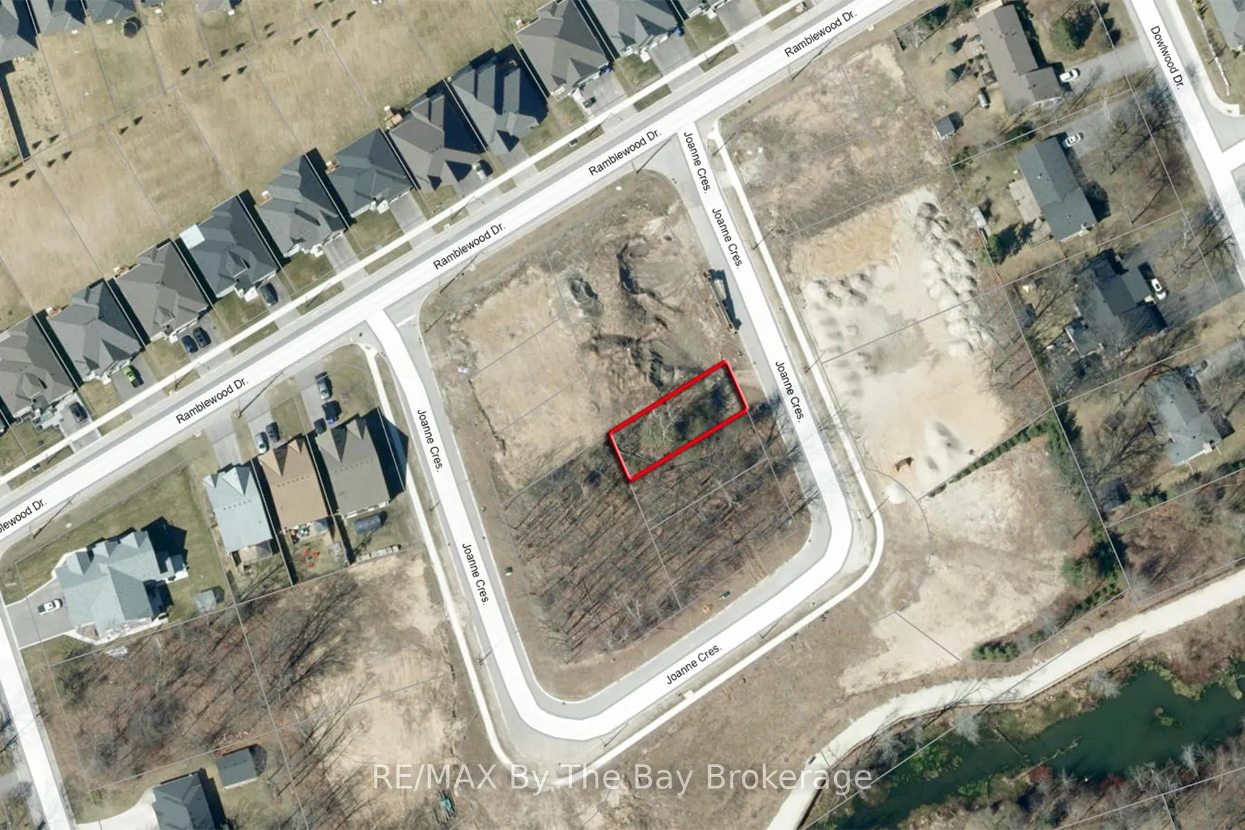 Photo 3 of 38 Joanne Crescent, Wasaga Beach — HOMEH