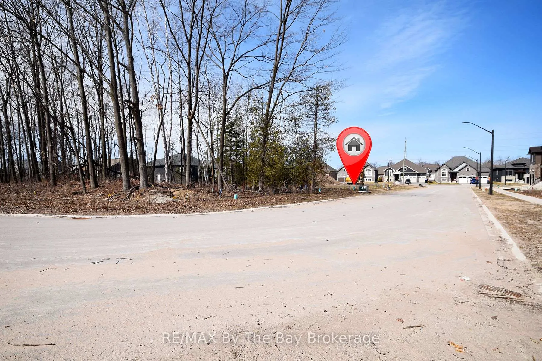 Photo 5 of 38 Joanne Crescent, Wasaga Beach — HOMEH
