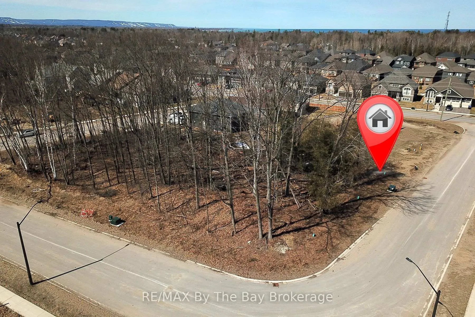 Photo 8 of 38 Joanne Crescent, Wasaga Beach — HOMEH
