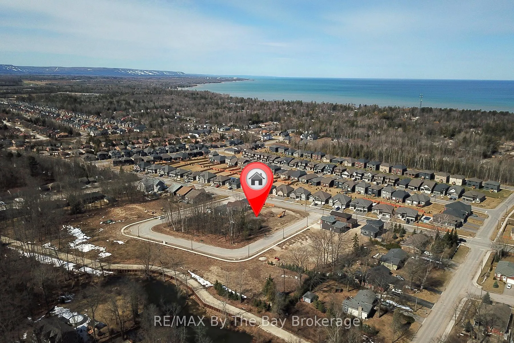 Photo 9 of 38 Joanne Crescent, Wasaga Beach — HOMEH