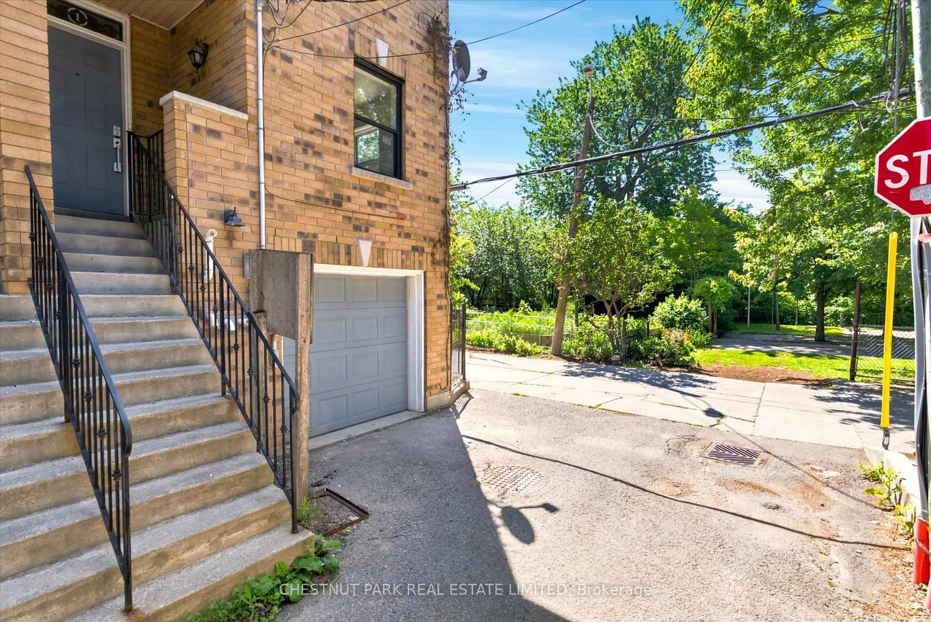 Photo 4 of 1 Agnes Lane, Toronto, Greenwood-Coxwell — HOMEH