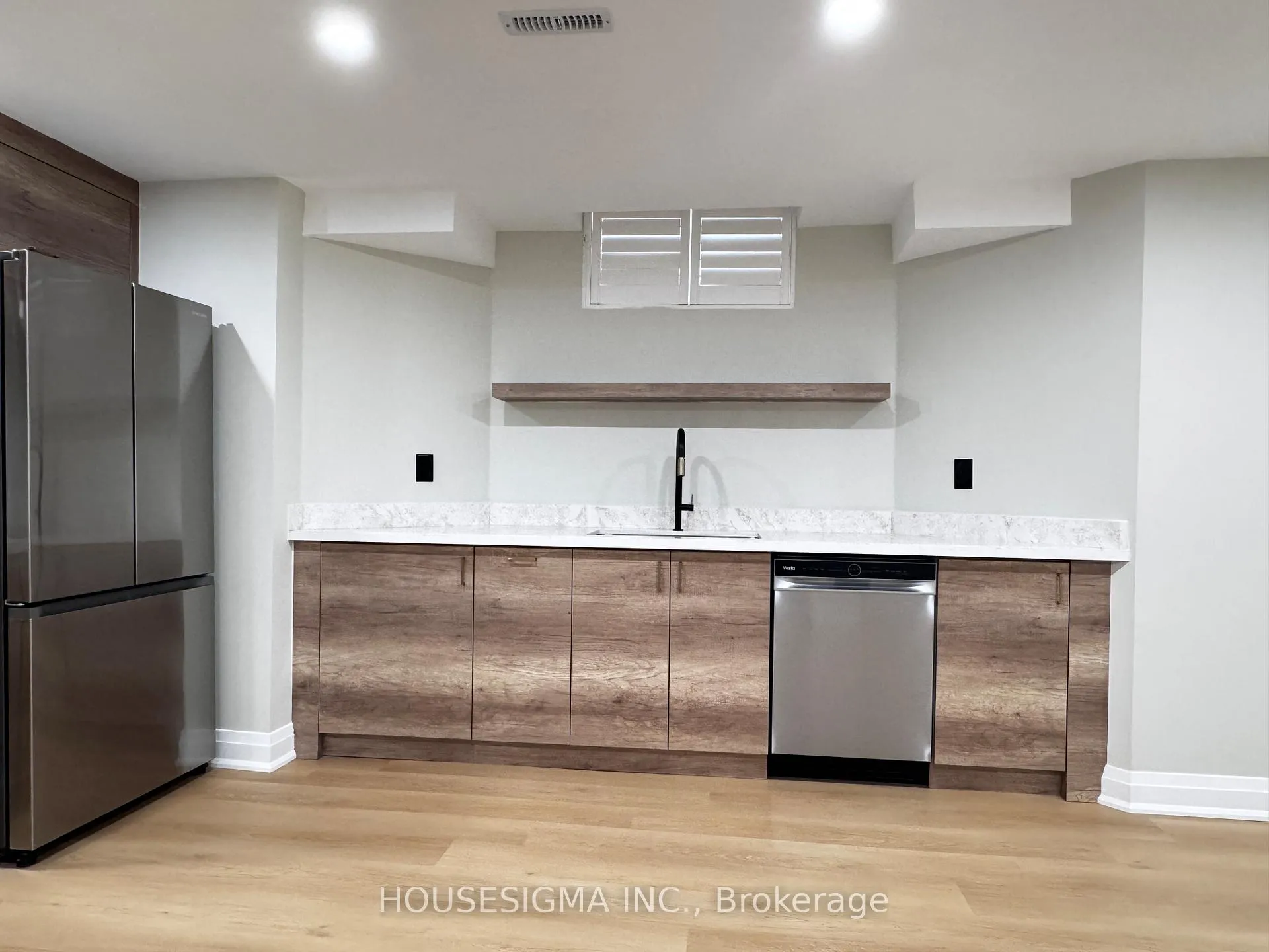 Photo 1 of Unit B1, 9 Delevan Court, Richmond Hill, Bayview Hill — HOMEH