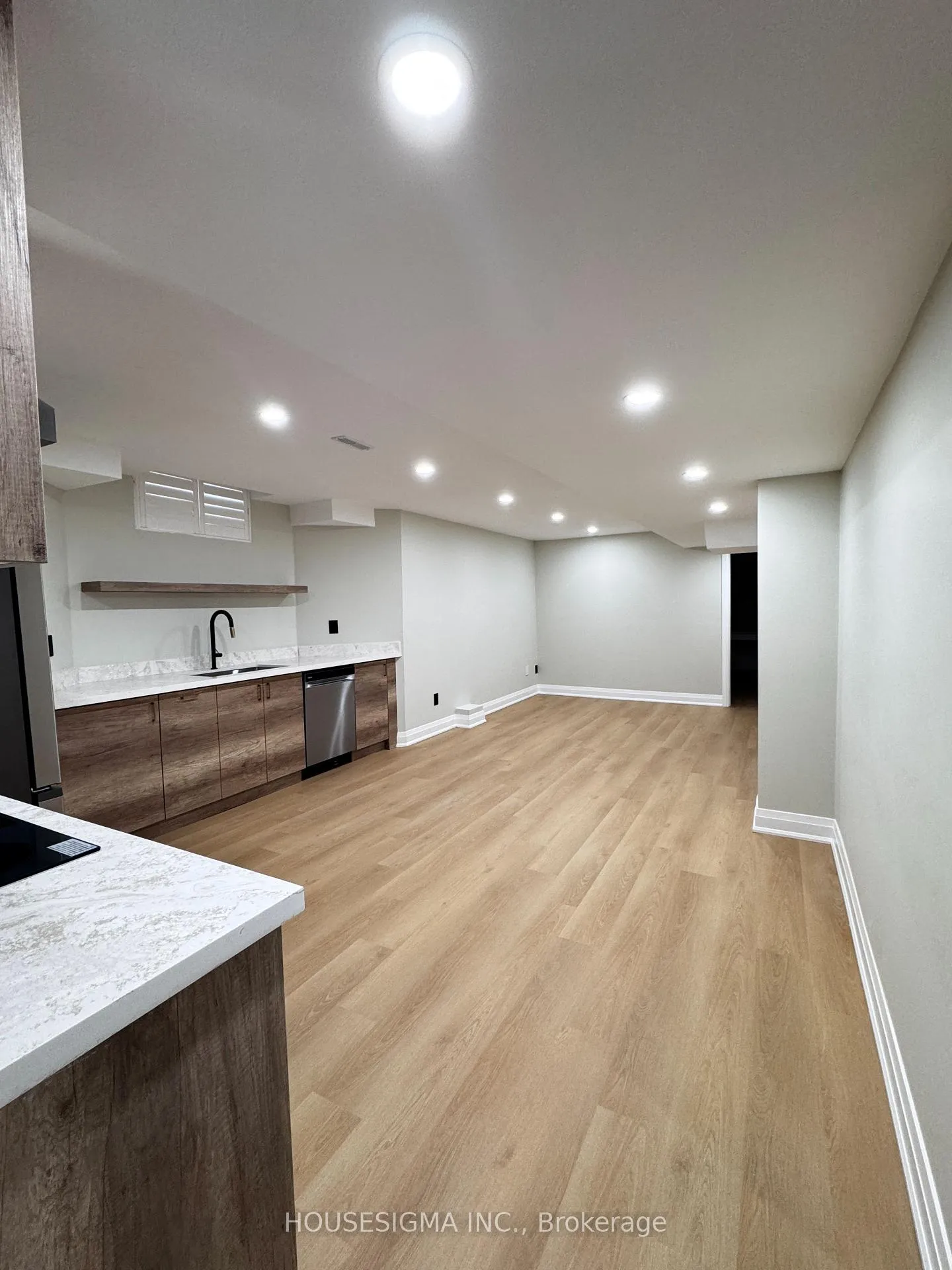 Photo 2 of Unit B1, 9 Delevan Court, Richmond Hill, Bayview Hill — HOMEH