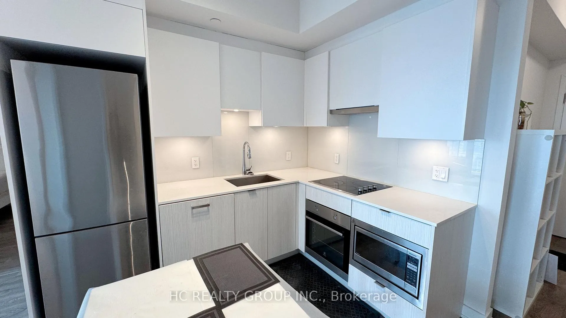 Photo 10 of Unit 2906, 195 Redpath Avenue, Toronto, Mount Pleasant West — HOMEH