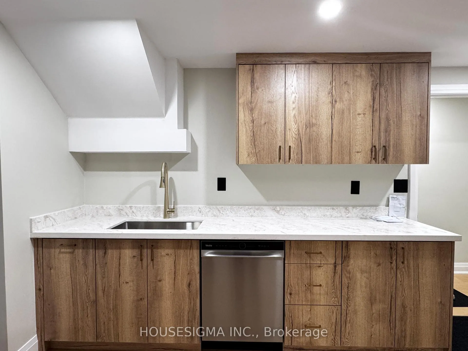 Photo 1 of Unit B2, 9 Delevan Court, Richmond Hill, Bayview Hill — HOMEH
