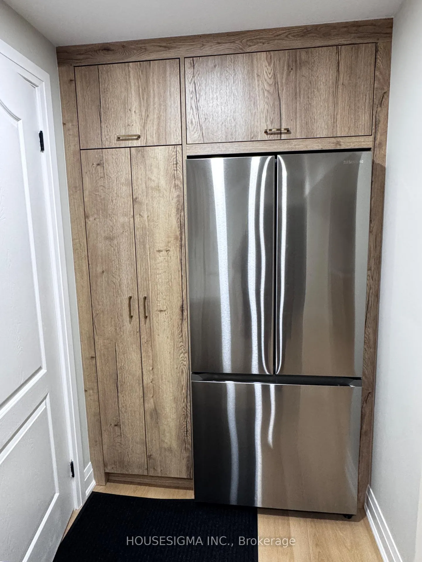 Photo 2 of Unit B2, 9 Delevan Court, Richmond Hill, Bayview Hill — HOMEH