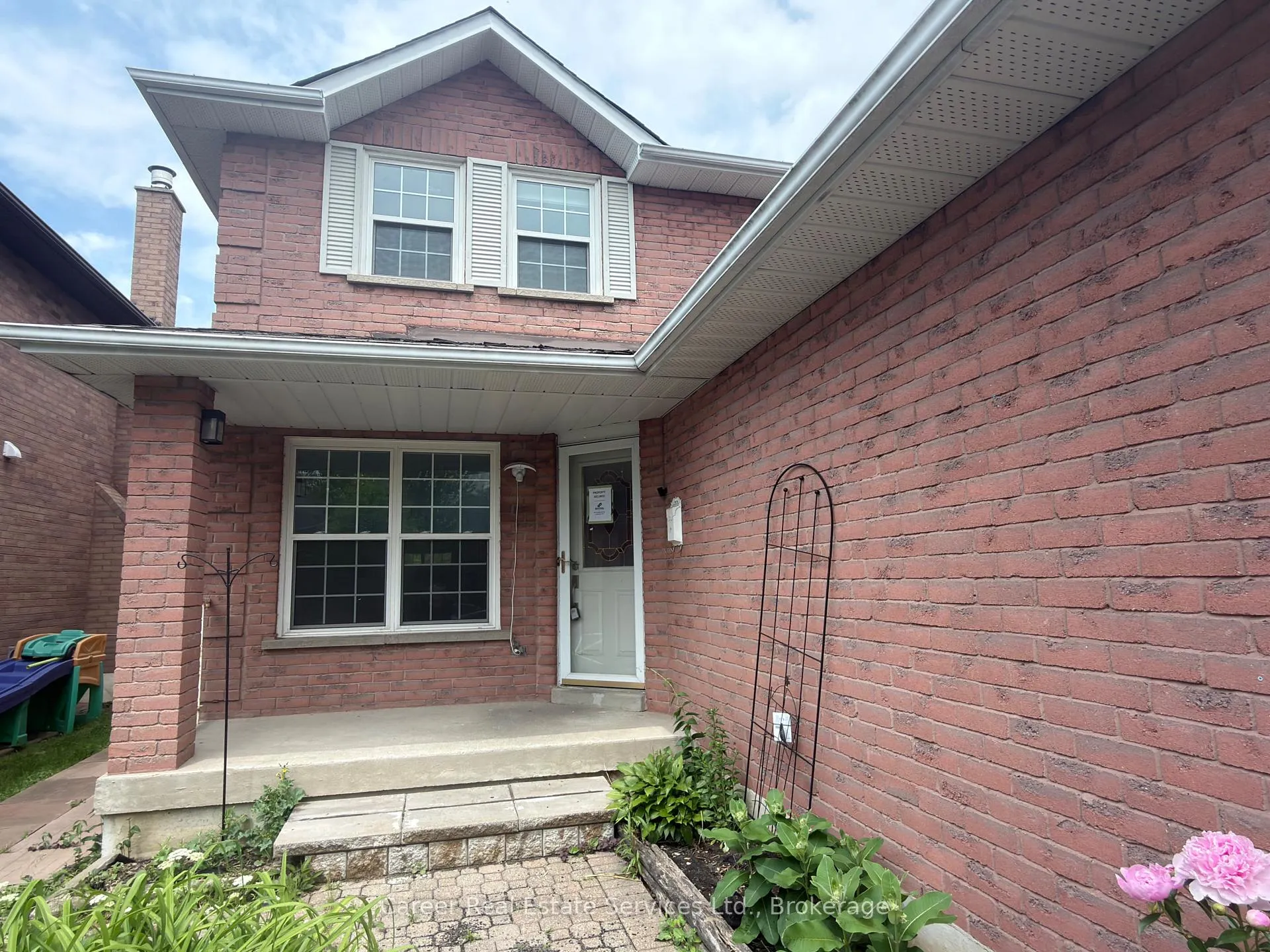 Photo 2 of 560 Steeple Hill, Pickering, Woodlands — HOMEH