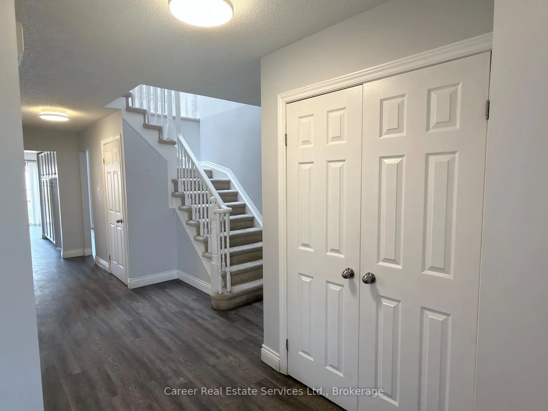 Photo 3 of 560 Steeple Hill, Pickering, Woodlands — HOMEH