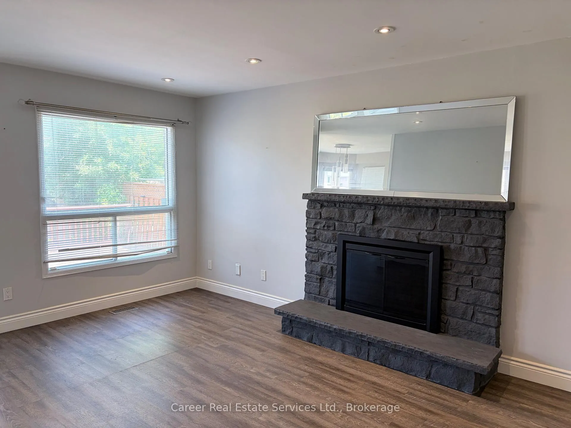 Photo 10 of 560 Steeple Hill, Pickering, Woodlands — HOMEH