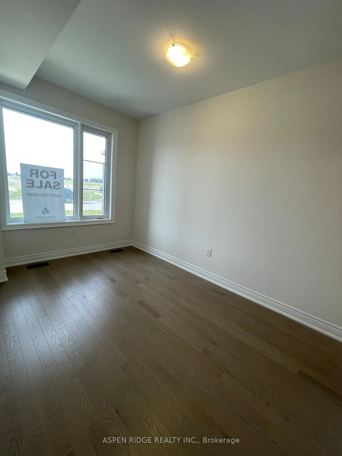 Photo 3 of 529 Vine Cliff Boulevard, Markham, Rural Markham — HOMEH