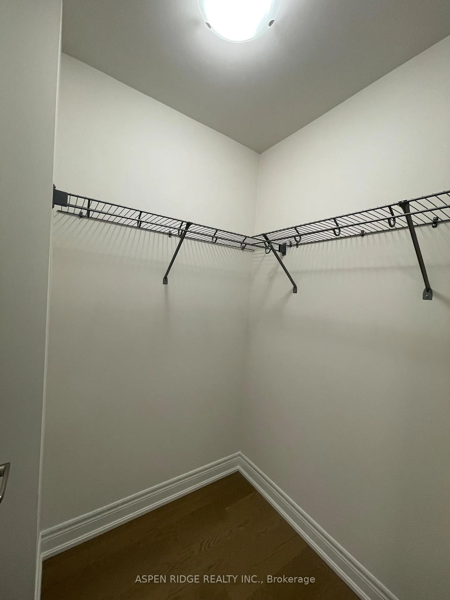 Photo 4 of 529 Vine Cliff Boulevard, Markham, Rural Markham — HOMEH