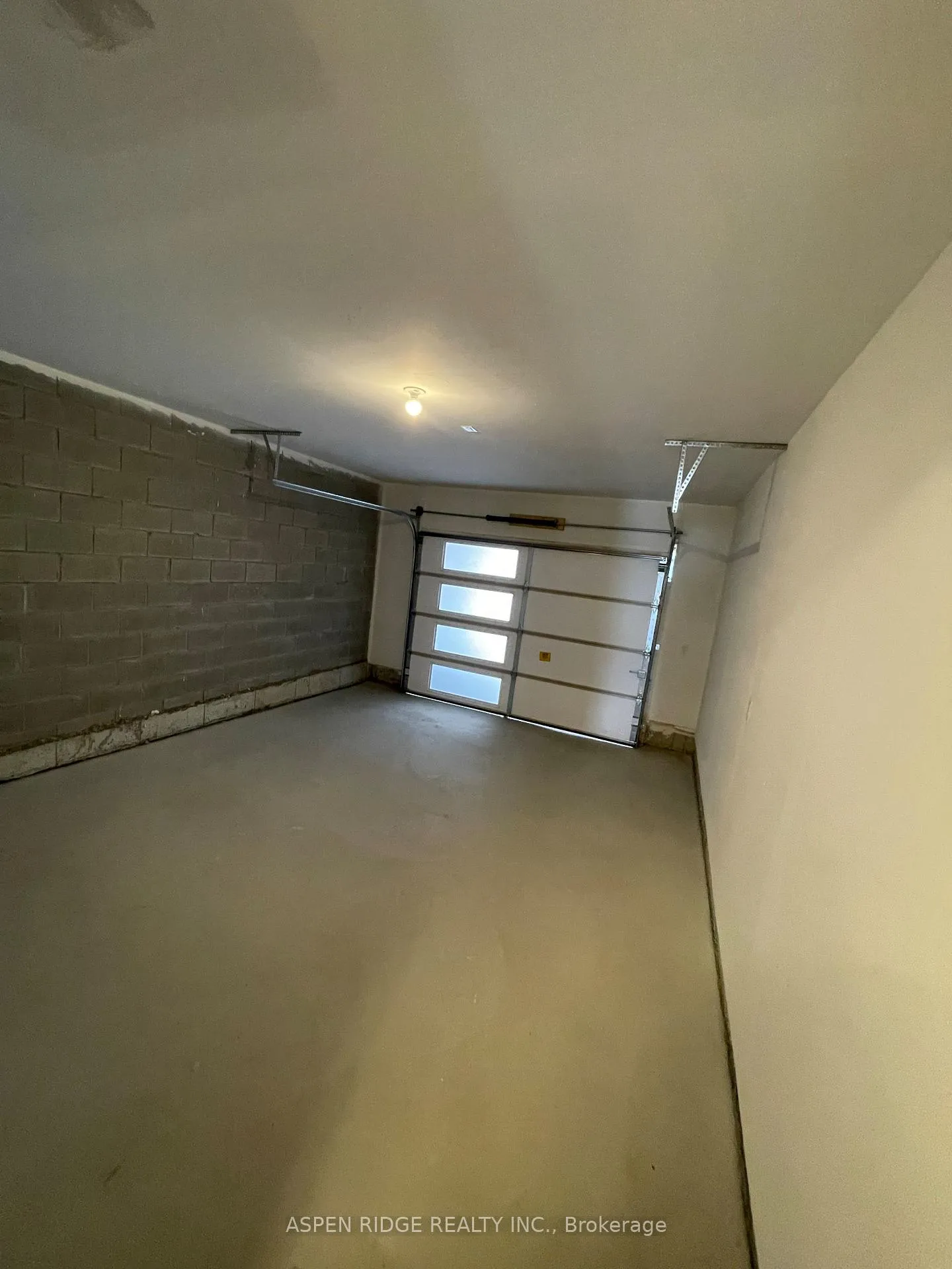 Photo 6 of 529 Vine Cliff Boulevard, Markham, Rural Markham — HOMEH
